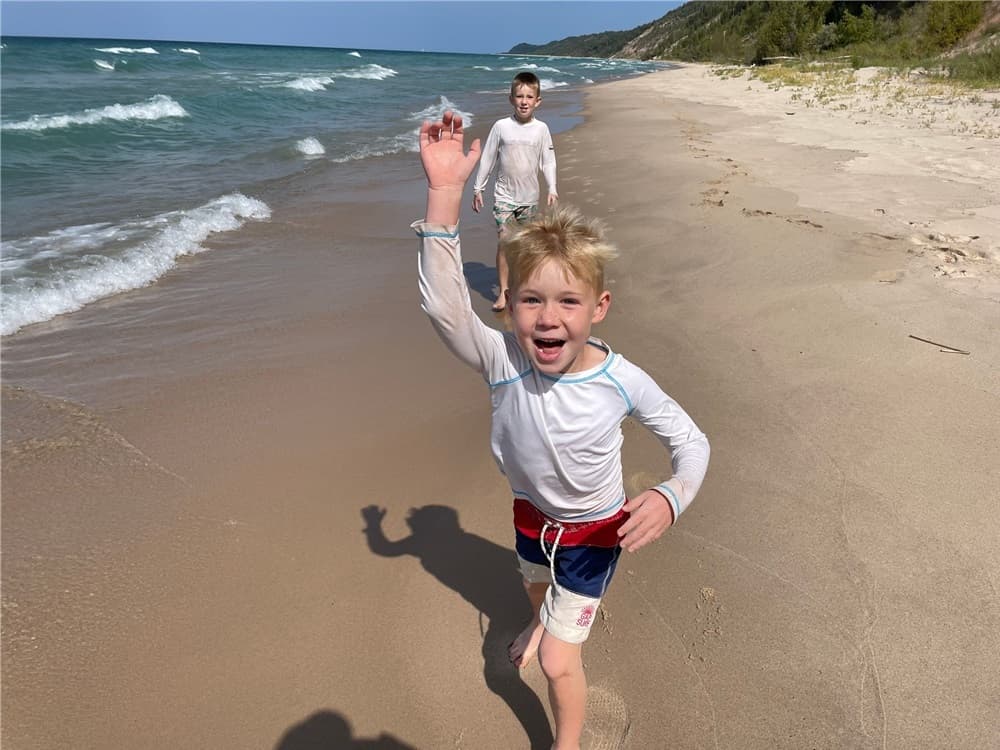 Liz & Brett photo 17