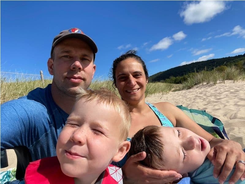 Liz & Brett photo 18