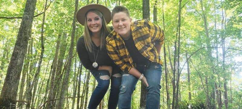 Chelsea & Amber photo 1