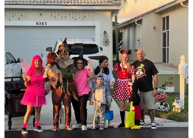 Ariana & Maxx extended family