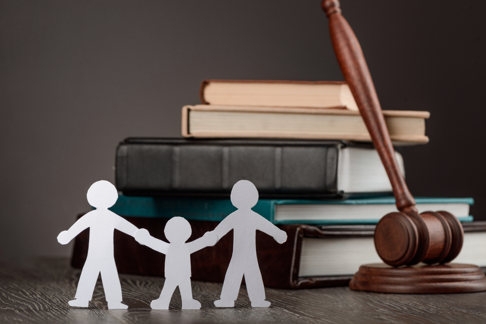 Paper people chain, books and judge's gavel