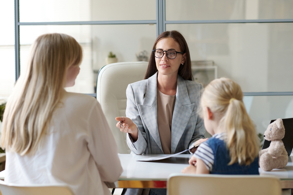 Social worker talking to single mom in office